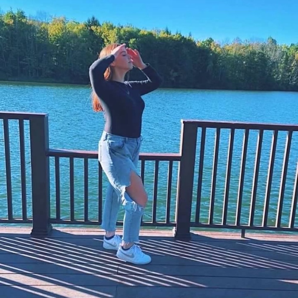 Meet your Posher, Alexandra